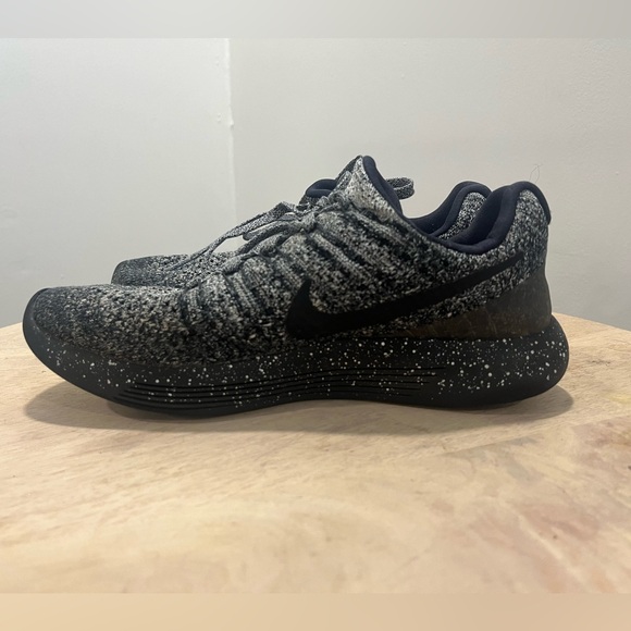 Nike LunarEpic Low Flyknit 2 Black and White Women size 8 - Picture 6 of 9
